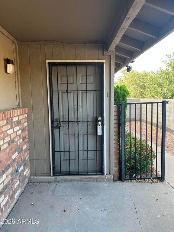 2931 E Beck Lane 1, Phoenix, AZ 85032