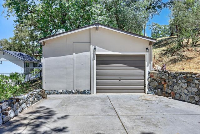 12096 Poplar Rd, Auburn, CA 95602