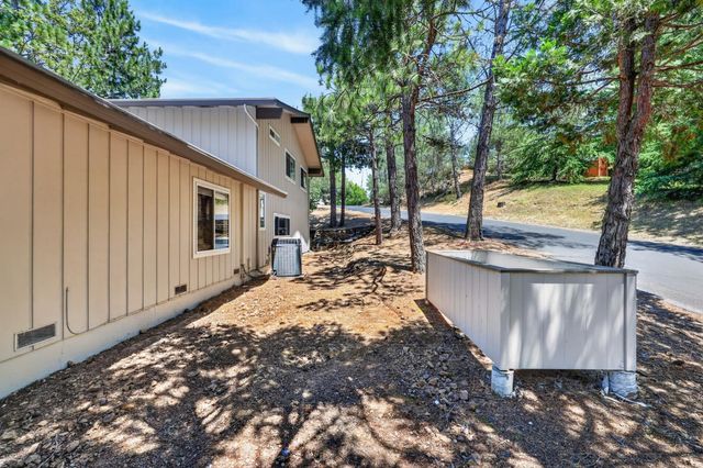 12096 Poplar Rd, Auburn, CA 95602