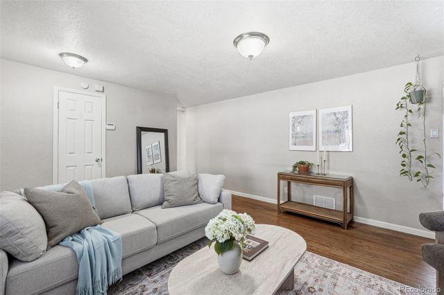 10045 W 8th Place, Lakewood, CO 80215