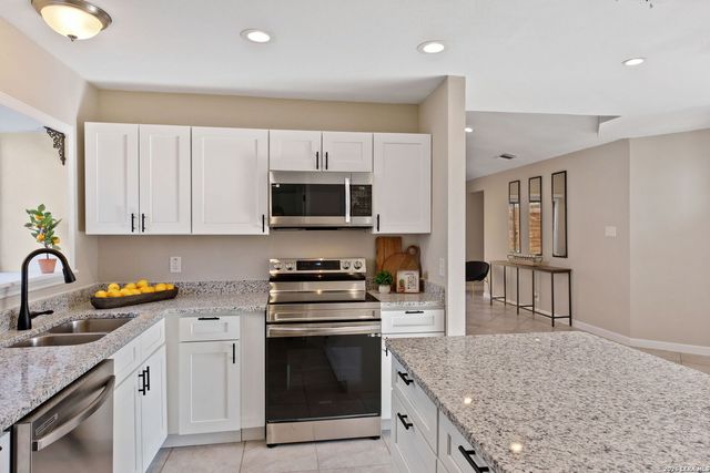 9807 SUGARLOAF DR, San Antonio, TX 78245