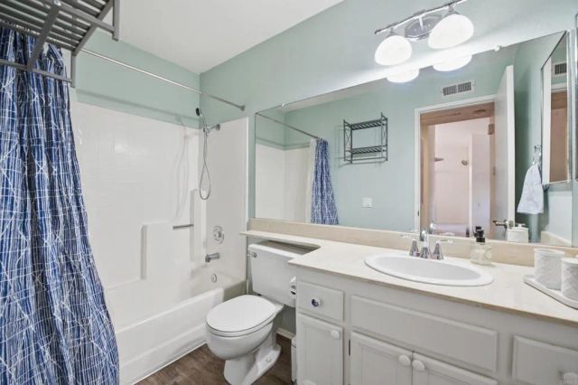 2815 New Castle Way, Carlsbad, CA 92010