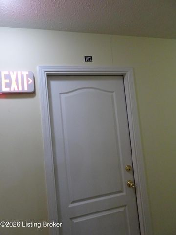 9106 Hawthorne Pointe Dr UNIT 102, Louisville, KY 40272