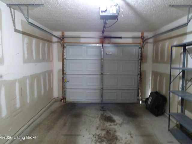 9106 Hawthorne Pointe Dr UNIT 102, Louisville, KY 40272