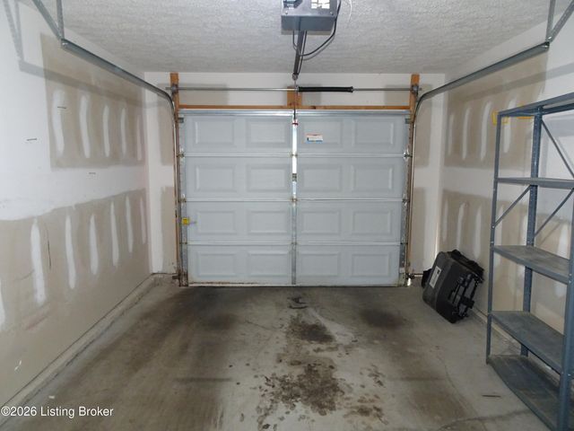 9106 Hawthorne Pointe Dr UNIT 102, Louisville, KY 40272