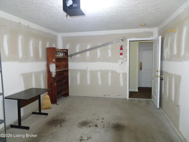 9106 Hawthorne Pointe Dr UNIT 102, Louisville, KY 40272