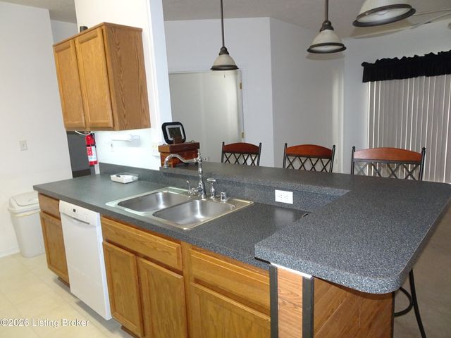 9106 Hawthorne Pointe Dr UNIT 102, Louisville, KY 40272