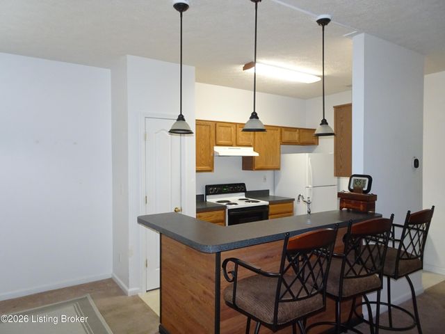 9106 Hawthorne Pointe Dr UNIT 102, Louisville, KY 40272