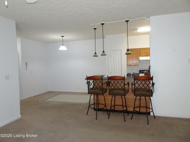 9106 Hawthorne Pointe Dr UNIT 102, Louisville, KY 40272