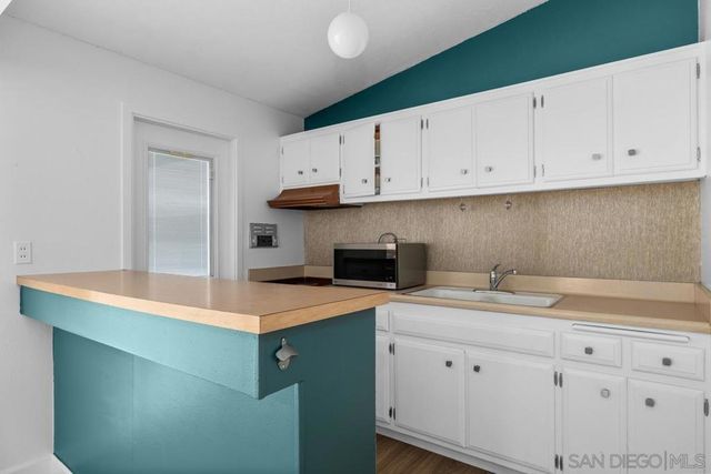 5710 Ferber St, San Diego, CA 92122
