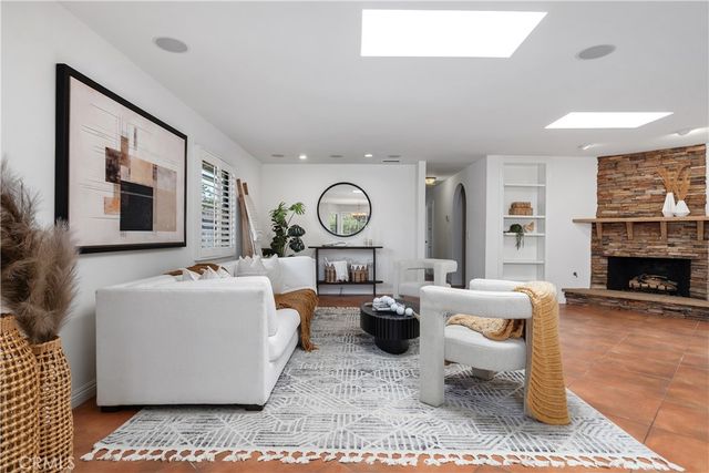 986 Post Road, Costa Mesa, CA 92626