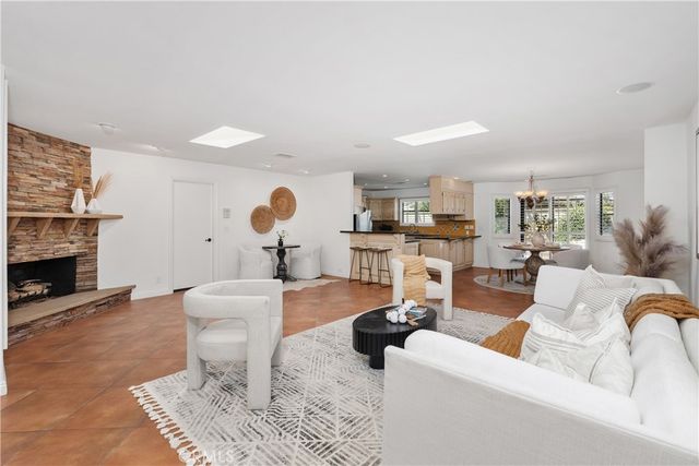 986 Post Road, Costa Mesa, CA 92626