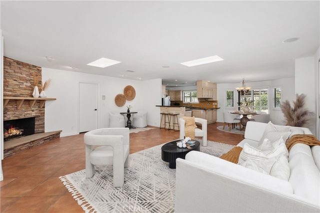 986 Post Road, Costa Mesa, CA 92626