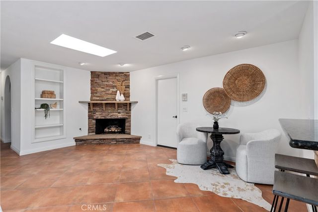 986 Post Road, Costa Mesa, CA 92626
