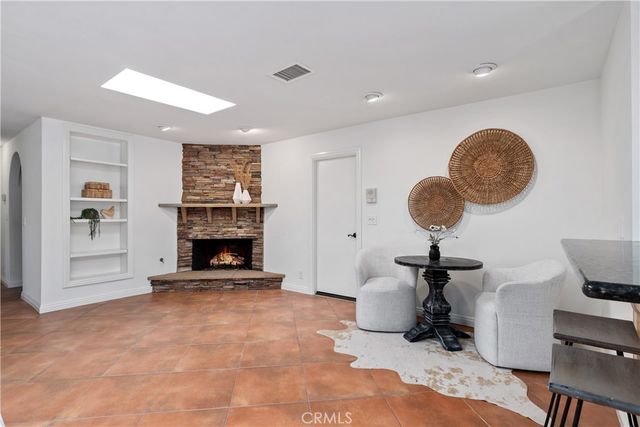 986 Post Road, Costa Mesa, CA 92626