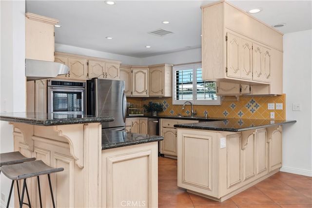 986 Post Road, Costa Mesa, CA 92626