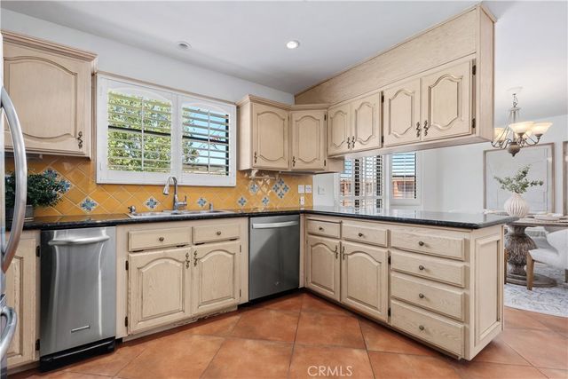 986 Post Road, Costa Mesa, CA 92626
