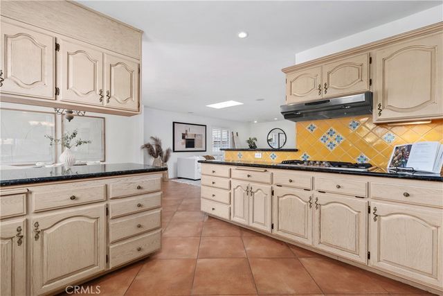 986 Post Road, Costa Mesa, CA 92626