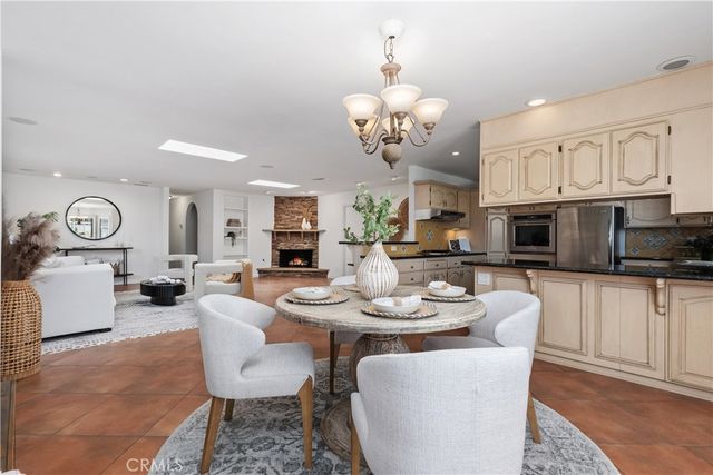 986 Post Road, Costa Mesa, CA 92626