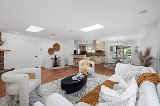 986 Post Road, Costa Mesa, CA 92626
