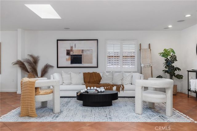 986 Post Road, Costa Mesa, CA 92626
