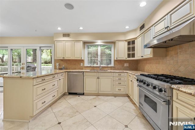 1 Frasco Lane, Norwood, NJ 07648