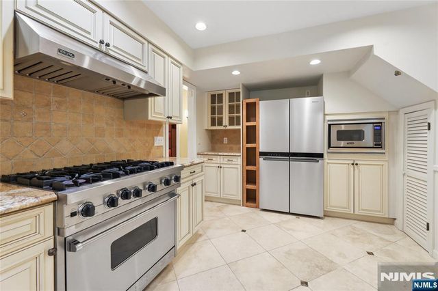1 Frasco Lane, Norwood, NJ 07648