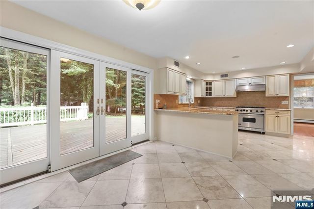 1 Frasco Lane, Norwood, NJ 07648