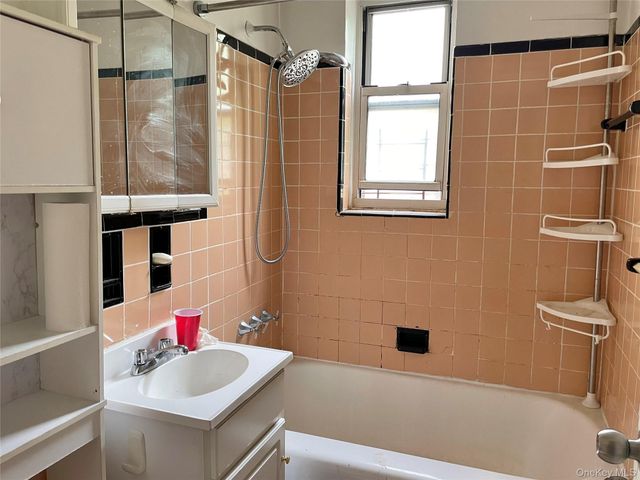 65-15 Yellowstone Boulevard 2C, Forest Hills, NY 11375