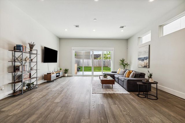 620 W 25th Street, Houston, TX 77008