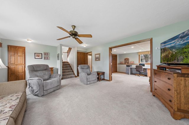 1197 Jackson Street S, Shakopee, MN 55379