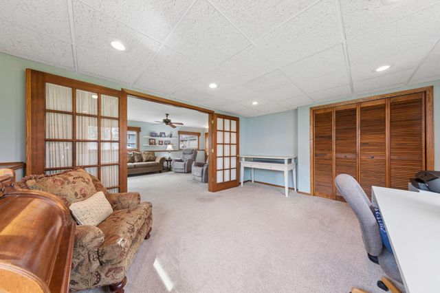 1197 Jackson Street S, Shakopee, MN 55379