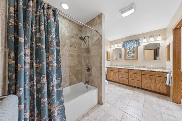 1197 Jackson Street S, Shakopee, MN 55379