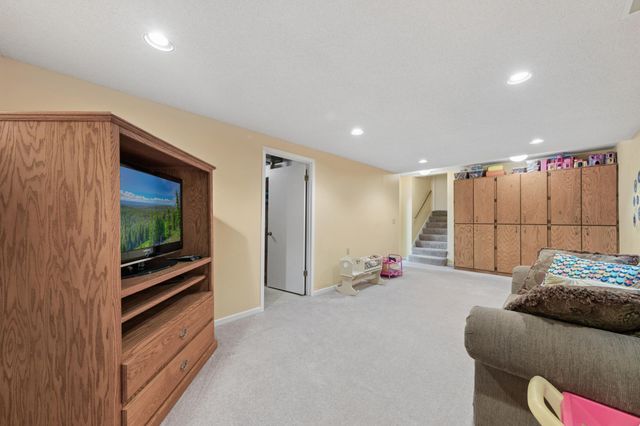 1197 Jackson Street S, Shakopee, MN 55379