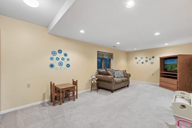 1197 Jackson Street S, Shakopee, MN 55379