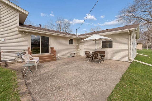 1197 Jackson Street S, Shakopee, MN 55379