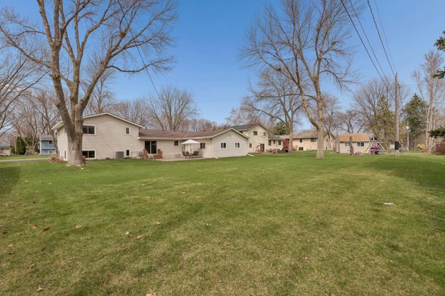 1197 Jackson Street S, Shakopee, MN 55379