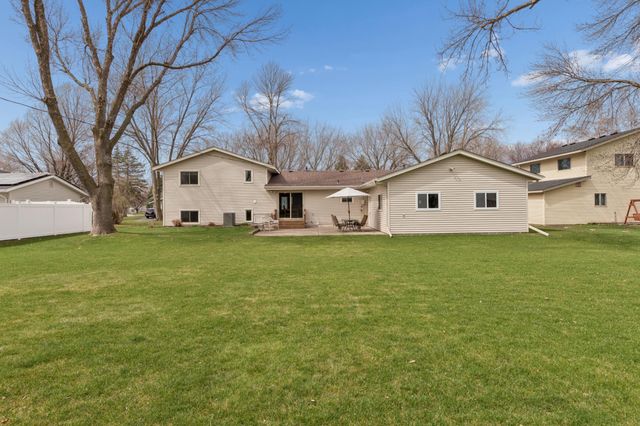 1197 Jackson Street S, Shakopee, MN 55379