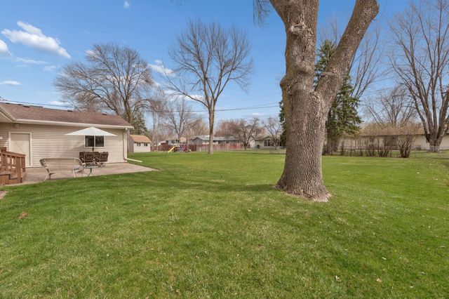 1197 Jackson Street S, Shakopee, MN 55379