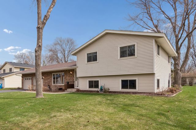 1197 Jackson Street S, Shakopee, MN 55379