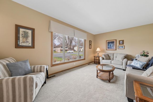 1197 Jackson Street S, Shakopee, MN 55379