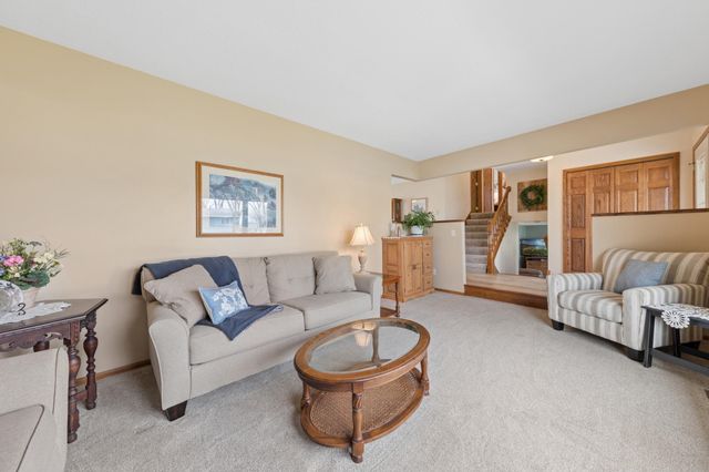 1197 Jackson Street S, Shakopee, MN 55379