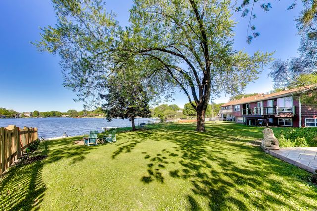 2004 Sprucewood Lane, Lindenhurst, IL 60046