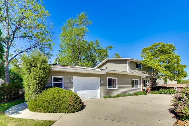 2004 Sprucewood Lane, Lindenhurst, IL 60046