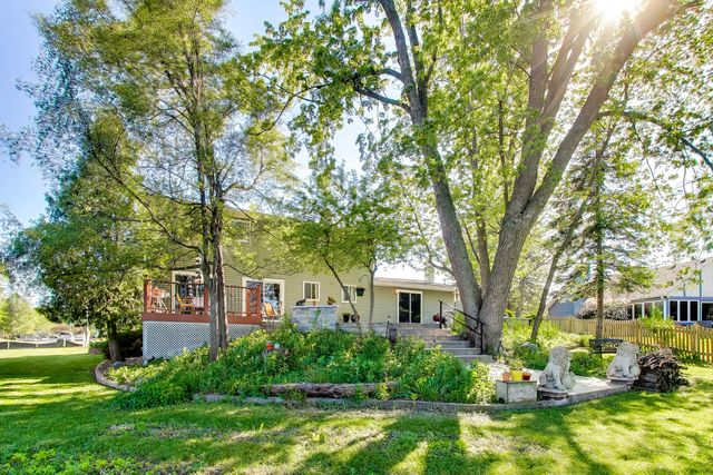 2004 Sprucewood Lane, Lindenhurst, IL 60046