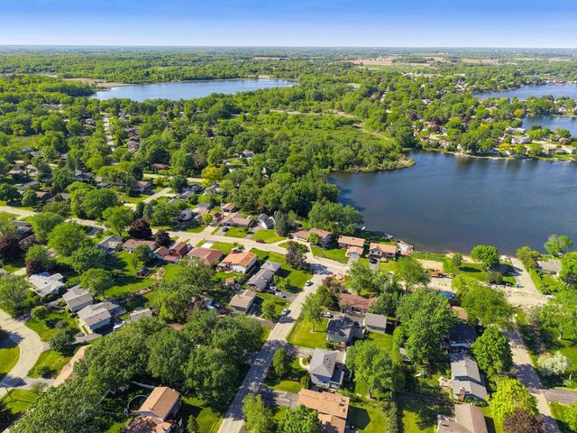 2004 Sprucewood Lane, Lindenhurst, IL 60046