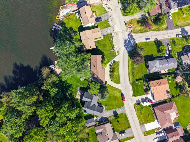 2004 Sprucewood Lane, Lindenhurst, IL 60046