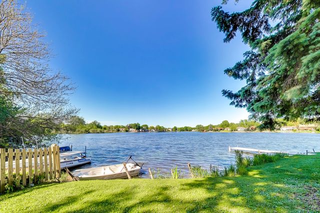 2004 Sprucewood Lane, Lindenhurst, IL 60046