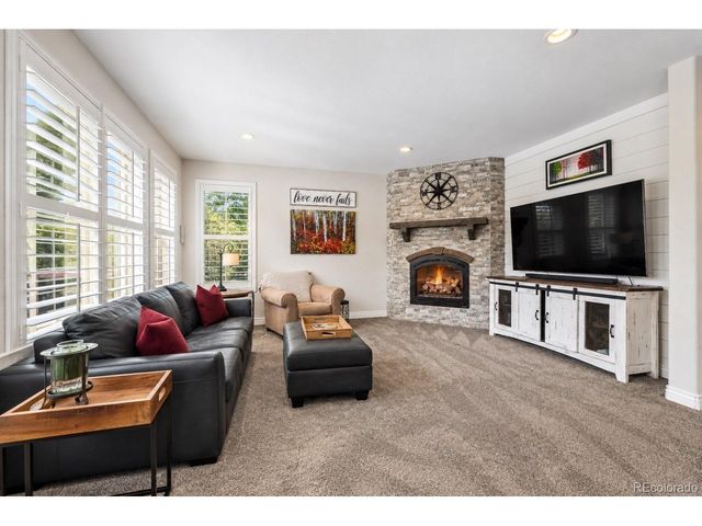 10392 Dunsford Dr, Lone Tree, CO 80124