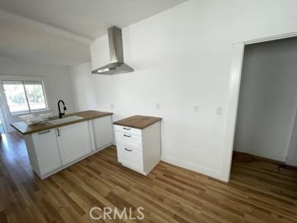 1344 E 43rd Pl, Los Angeles, CA 90011